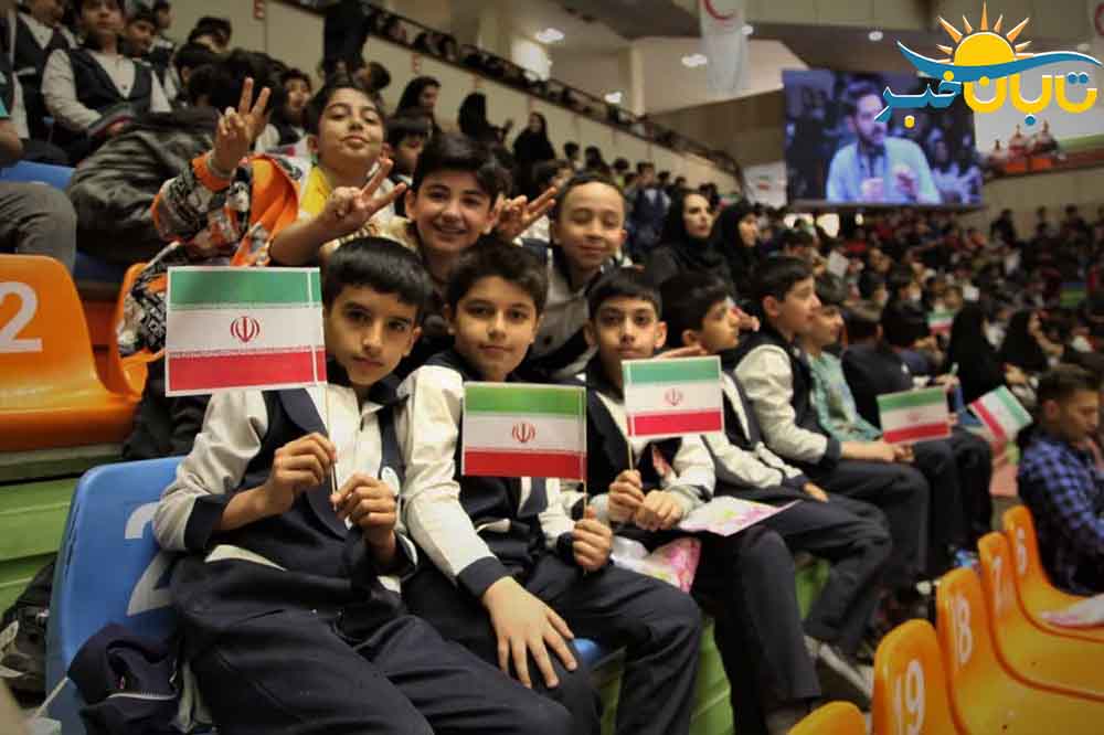 همایش ۱۰ هزار نفری جوانان تمدن ساز هلال احمر در تبریز برگزار شد