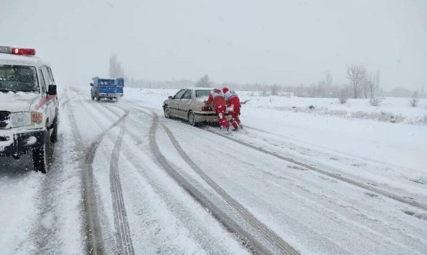 بسته بودن راه های روستایی به علت برف و کولاک