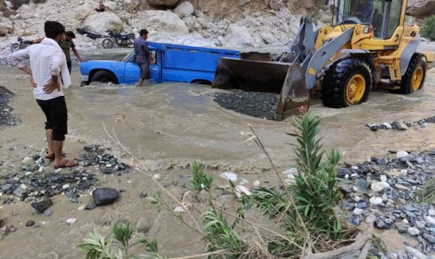 راننده گرفتار در سیل روستای سولوجه هریس نجات یافت