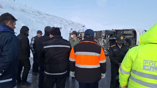 واژگونی اتوبوس در جاده اهرـ کلیبر۱۳ مصدوم بر جای گذاشت