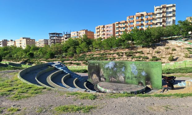 تبدیل تئاتر روباز پارک ولایت اندیشه به پاتوق معتادان؛ فضاهای فرهنگی در معرض نابودی تبدیل تئاتر روباز پارک ولایت اندیشه به پاتوق معتادان؛ فضاهای فرهنگی در معرض نابودی