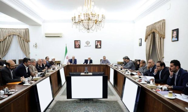 عارف: بازسازی منازل آسیبدیده در جنگ باید سرعت بیشتری بگیرد عارف: بازسازی منازل آسیبدیده در جنگ باید سرعت بیشتری بگیرد