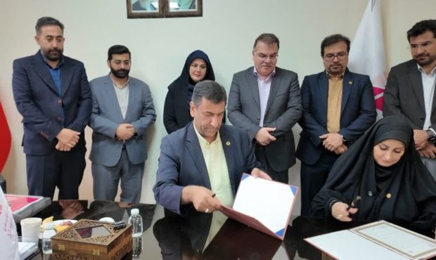 امضای سه تفاهمنامه همکاری فناورانه میان پارک علم و فناوری آذربایجان شرقی و مجموعه های صنعت نفت کشور امضای سه تفاهمنامه همکاری فناورانه میان پارک علم و فناوری آذربایجان شرقی و مجموعه های صنعت نفت کشور