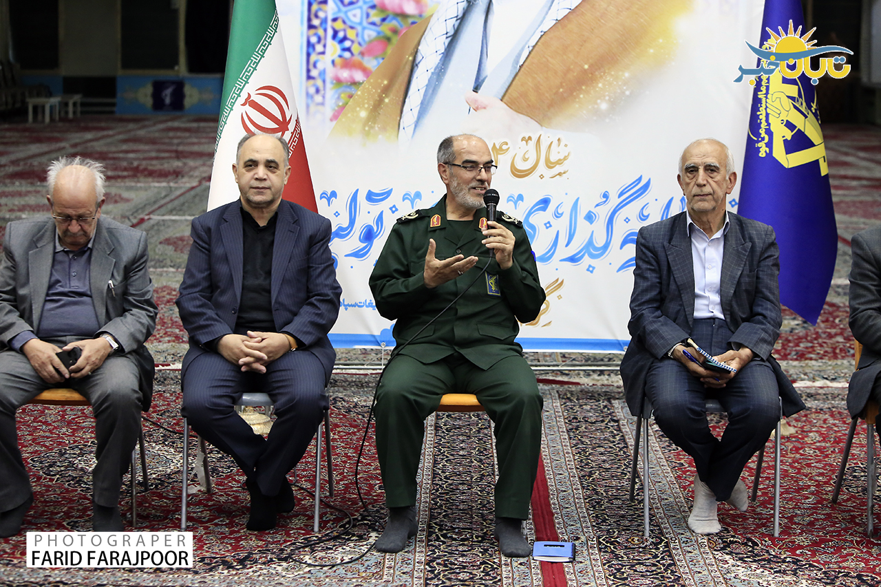 گزارش تصویری دیدار صمیمی فرمانده سپاه عاشورا با اصحاب رسانه به مناسبت هفته دفاع مقدس
