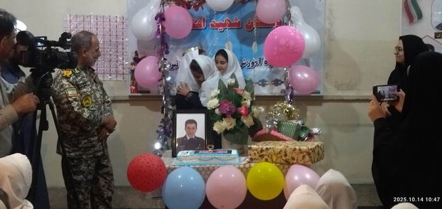 تولدی برای لبخند آیلا؛ به پاس قهرمانیهای پدرش تولدی برای لبخند آیلا؛ به پاس قهرمانیهای پدرش