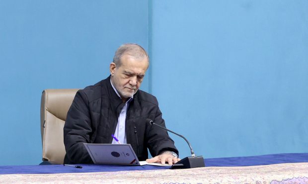 رئیسجمهور ۲ قانون ساماندهی پرندههای هدایتپذیر و تشدید مجازات جاسوسی را ابلاغ کرد رئیسجمهور ۲ قانون ساماندهی پرندههای هدایتپذیر و تشدید مجازات جاسوسی را ابلاغ کرد
