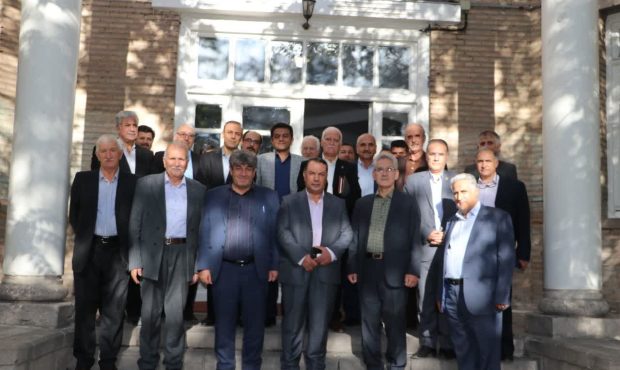 جلسه رئیس دانشگاه فرهنگیان آذربایجان شرقی با اعضا مجمع معتمدینو خیرین آذربایجان شرقی جلسه رئیس دانشگاه فرهنگیان آذربایجان شرقی با اعضا مجمع معتمدینو خیرین آذربایجان شرقی