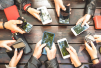 یک قاب شیشه‌ای؛ مهمان ناخوانده و دائمی دورهمی‌هایمان