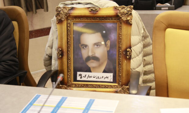 صندلی خالی که با عشق پر شد؛ حضور متفاوت «پدری شهید» در یک نشست خبری