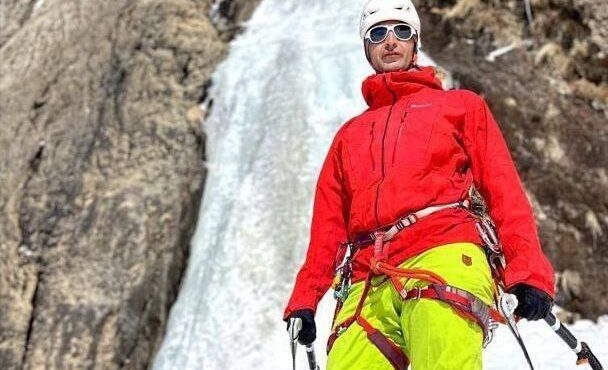 هيماليا او را در آغوش گرفت، اما نام ايران بر فراز ماندگار شد