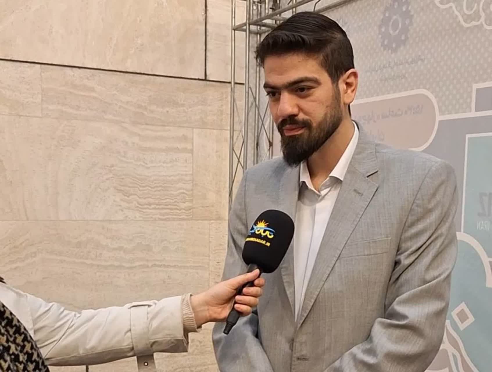 فرزند شهید آلهاشم: جای پدرم خالیست فرزند شهید آلهاشم: جای پدرم خالیست