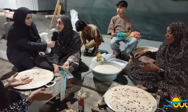 نان داغ تا داغ جان/ شربتهایی که از دل مادران میجوشند نان داغ تا داغ جان/ شربتهایی که از دل مادران میجوشند